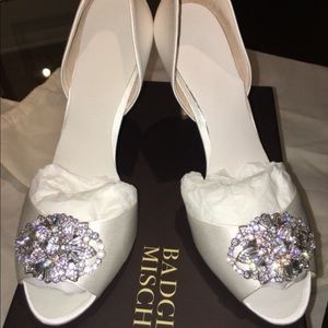 Badgley mischka bride white satin shoes size 8 1/2